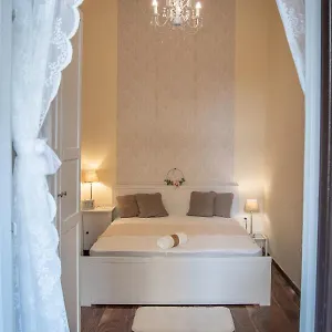 Broadway Center, Fully Equipped, 4 Person Apartment Budapest